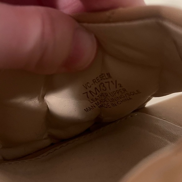 Vince Camuto Diamond Quilted leather sandal - size 7 - Picture 7 of 9